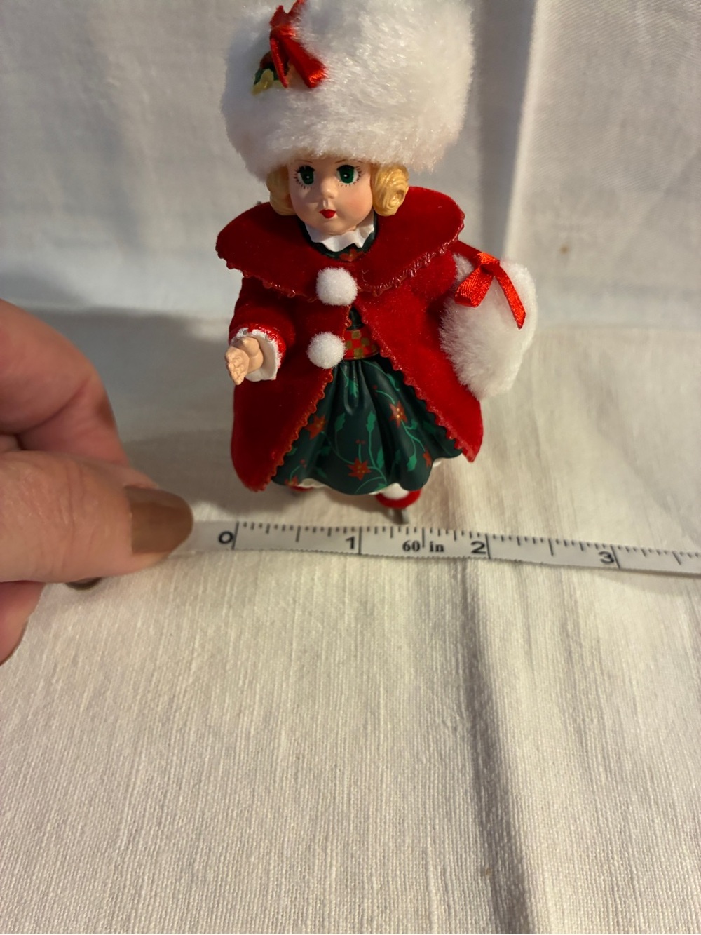 Hallmark Keepsake Christmas Holly Madame Alexander White Fur-Trim Ornament 2000 - Picture 8 of 11